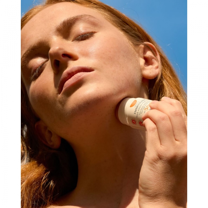Сонцезахисний стик Embryolisse Sun Stick SPF50 - Фото 3